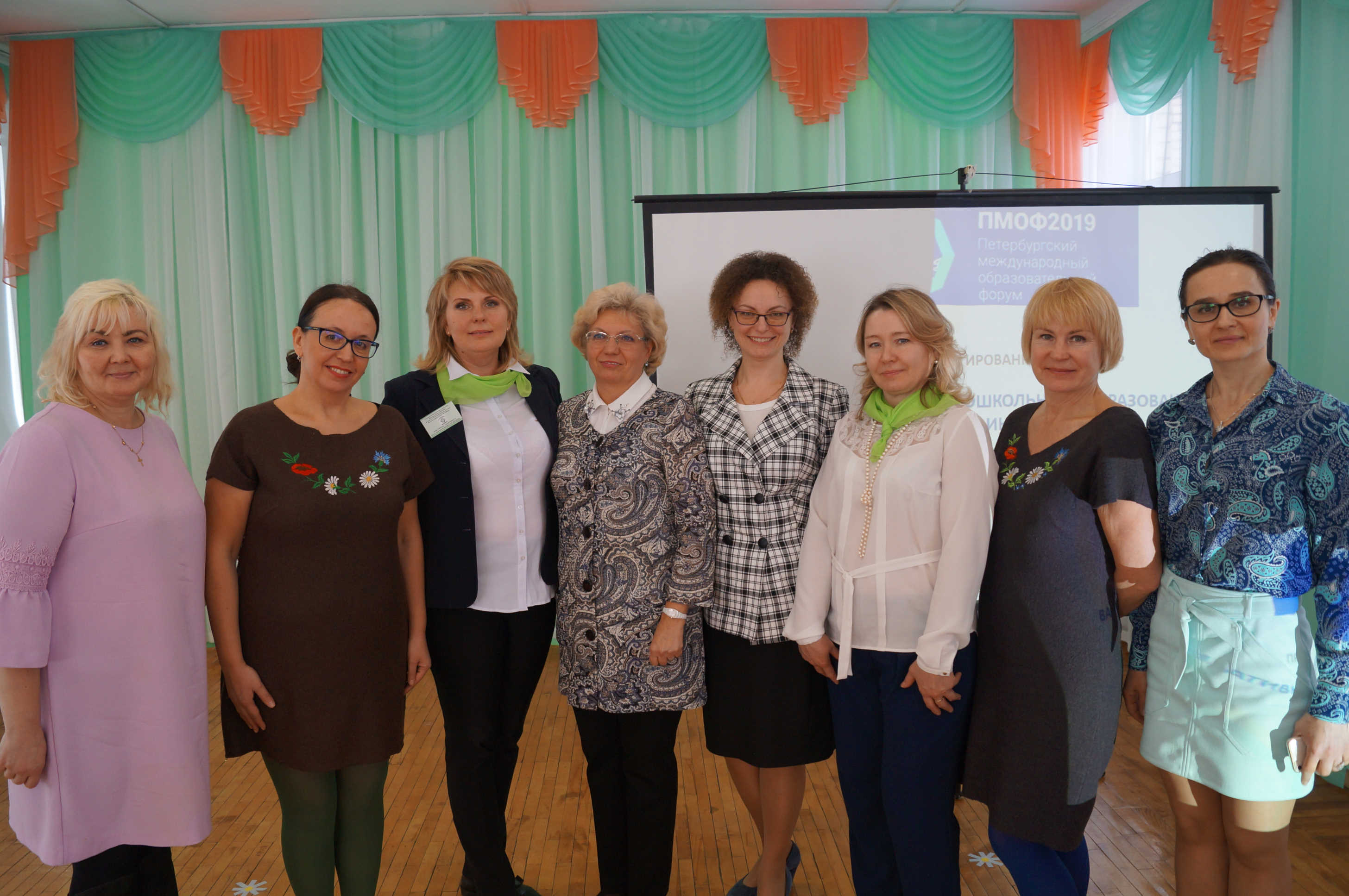 Кол ое фото с участниками семинара